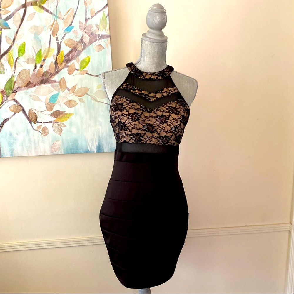 EMERALD SUNDAE ZIPPER IN BACK HALTER TOP COCKTAIL DRESS SIZE MEDIUM 🌟EUC🌟